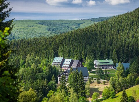 Krkonoše: Pytloun Hotel Harrachov **** s polopenziou a vstupom do wellness centra s výhľadom na Čertovu horu