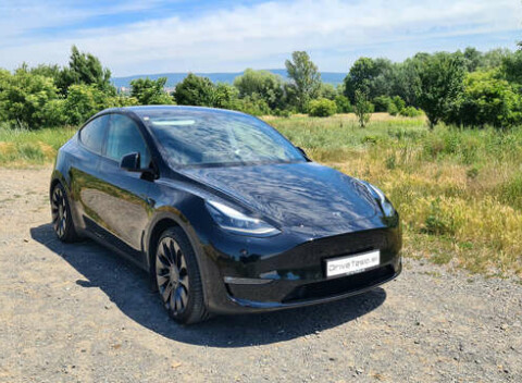 Zažite jazdu na prvej Tesle Model Y Performance na Slovensku