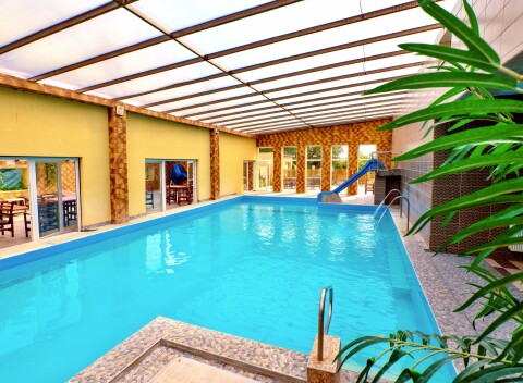 Malé Bielice len 200 m od termálneho kúpaliska: Penzión Kalinka s raňajkami/polpenziou a neobmedzeným wellness