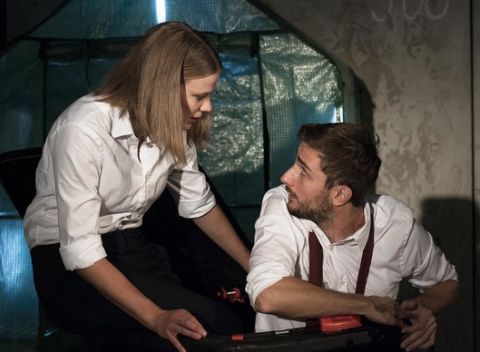 Vstupenka na odvážne a nápadité predstavenie Pľúca v Divadle Astorka Korzo´90.