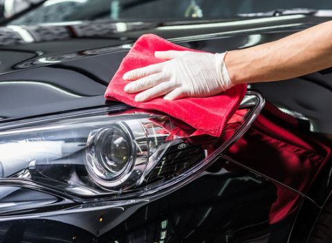 Umývanie exteriéru, čistenie interiéru, voskovanie a aplikácia špeciálnej NANO technológie.