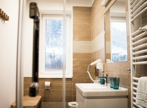 Relax v Jizerských horách: Jóga & Wellness Resort Uko s raňajkami/polpenziou + bazén so slanou vodou a 3 sauny