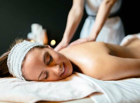 Klasická alebo celotelová masáž s lávovými kameňmi v City wellness