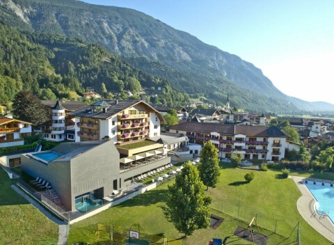 Tirolsko v Hoteli Schwarzbrunn Tirol **** s all inclusive stravou a nápojmi a neobmedzeným wellness (3 000 m²)