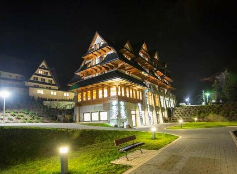 Hotel Zbojnicowka*** len 16 minút od hraníc s neobmedzeným wellness a možnosťou vstupu do Termy Bukovina