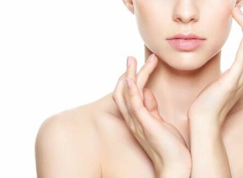 Exkluzívne anti-age ošetrenie s DermaNeoxínom a rádiofrekvencia tváre v salónu MONNIE