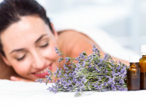 Letné voňavé uvoľňujúce relaxačné masáže v salóne Shakya Shine, na výber 4 balíčky.