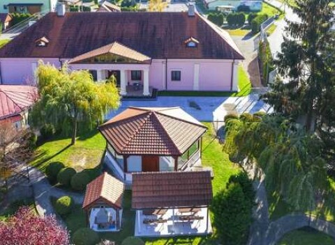 Dovolenka v Happy Village Kaštieli Ivachnová*** blízko Bešeňovej s dieťaťom do 6 rokov zdarma