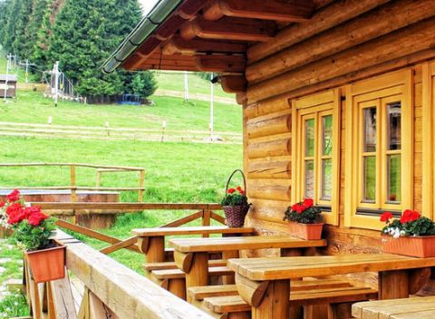 Nádherné leto na Orave s ubytovaním v pravom zrube, neobmedzeným wellness a relaxom v bazéne.
