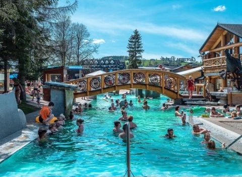 Rozprávkový oddych na termálnom kúpalisku Goracy Potok s celodennými vstupmi podľa vášho výberu.