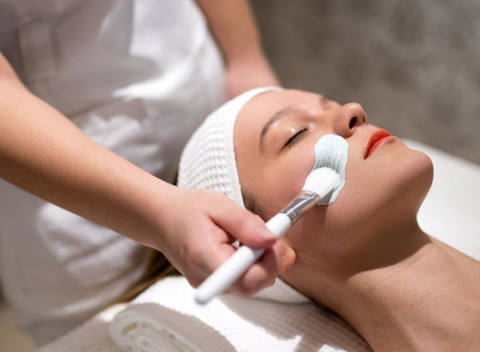 Kompletné hodinové vitamínové ošetrenie pre zdravú a žiarivú pleť v štúdiu Cerez.