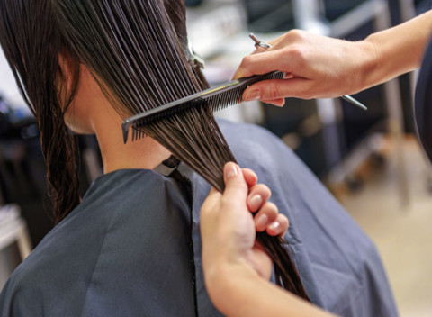 Cíťte sa ako nová žena. Dámsky strih s exkluzívnou regeneráciou v Gallery Salón.