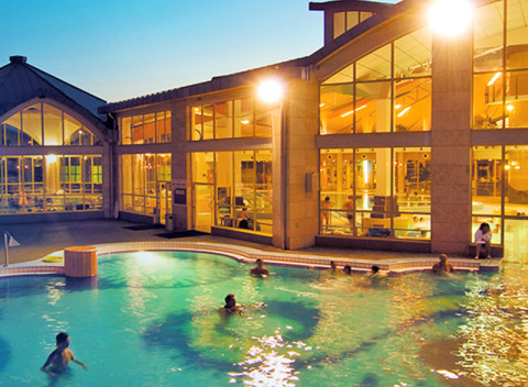 Maďarské kúpele Sárvár v hoteli blízko arboréta s raňajkami či polpenziou a vstupom do kúpeľov.