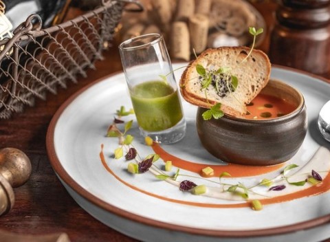 Zážitkové 4-chodové menu pre jednu či dve osoby vo vínnej pivnici Hotela Matyšák.