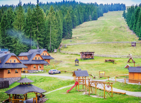 Nádherné leto na Orave s ubytovaním v pravom zrube, neobmedzeným wellness a relaxom v bazéne.