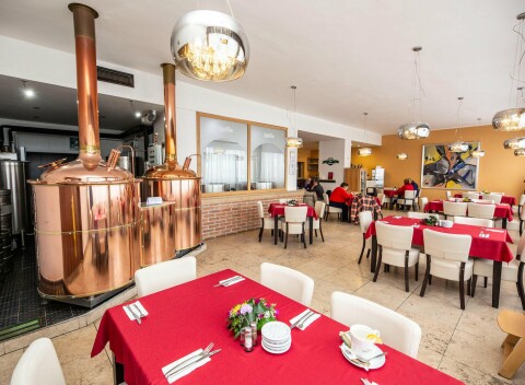 CHKO Šumava: Městský Hotel Bobík *** s polpenziou, vstupom do bazéna, 3 procedúrami a Nordic Walking palicami