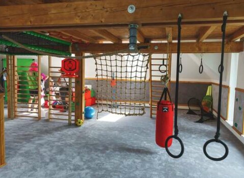 Permanentka na 10 vstupov do najväčšej detskej herne Club Café Family s kaviarňou