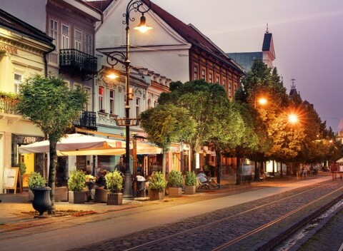 Hotel Ambassador**** - Hostia majú k dispozícii kaviarne, reštauráciu Diplomat, vináreň a jedinečné wellness centrum.