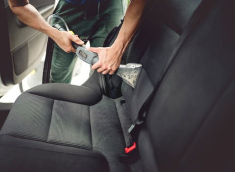 Kompletná ručná údržba vozidla - tepovanie, umývanie a čistenie. Zverte vaše auto odborníkom.