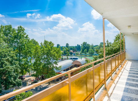 Balaton v CE Napfény Hoteli *** priamo pri promenáde s raňajkami + dieťa zdarma.