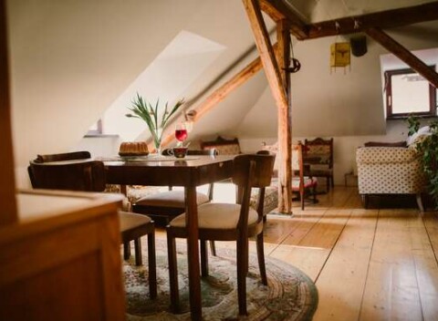 Ubytovanie v LIBLINGU PODKROVNOM v absolútnom centre Banskej Štiavnice pre 6 osôb