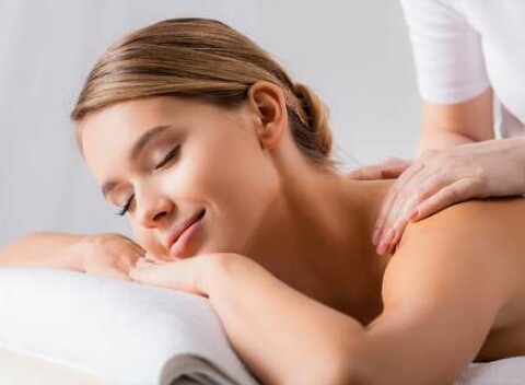 Klasické masáže, masáže chrbta alebo kineziotaping v Salóne Ellis