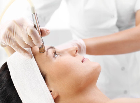 Neinvazívny lifting pomocou rádiofrekvencie - vaša pleť bude pekná, žiarivá a plná života.