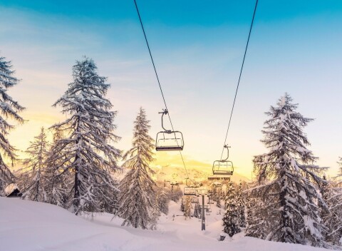 Šumava neďaleko Boubínského pralesa a prírodných parkov v Penzióne Pod pralesem s polpenziou a detským kútikom