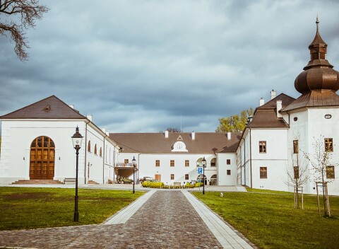 CHKO Ponitrie v Chateau Appony **** s polpenziou, wellness s panoramatickým bazénom a historickou knižnicou