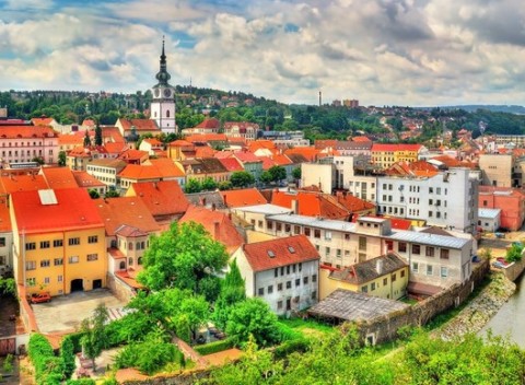 Romantika priamo v historickom centre mesta Třebíč s večerou pri sviečkach a neobmedzeným bazénom.