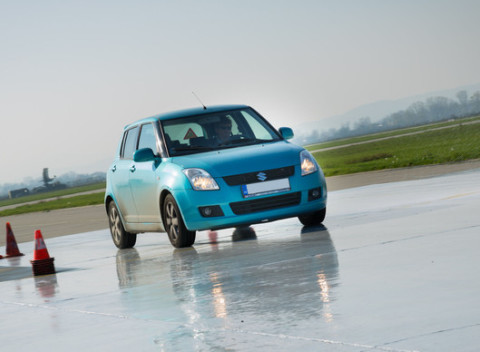 Škola šmyku SuperDRIVE pre priaznivcov bezpečnej jazdy aj adrenalínových nadšencov.