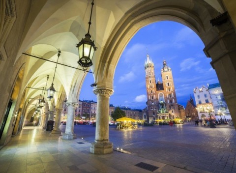 Pobyt s raňajkami v obľúbenom hoteli Petrus v Krakove kúsok od centra. Deti do 12 rokov ubytovanie zdarma.