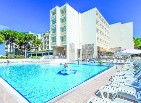 Chorvátsko v Hoteli Adria *** s all inclusive a bazénom + až 2 deti zdarma.