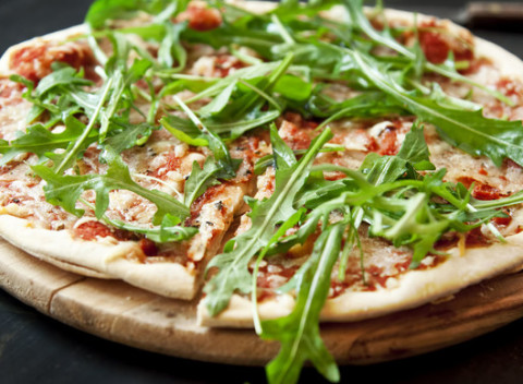 Výborná pizza podľa vlastného výberu 30 cm v tradičnej pizzerii Bamba Lina v centre Košíc.