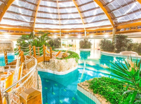 Maďarsko v luxusnom Gotthard Therme Hoteli **** prepojenom s termálnymi kúpeľmi.