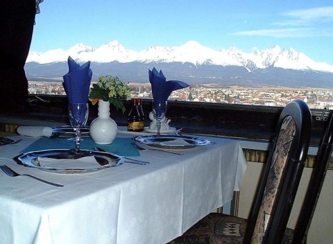 Ubytovanie v centre Popradu v hoteli Gerlach neďaleko Aquacity, z reštaurácie panoramatický výhľad na Tatry.