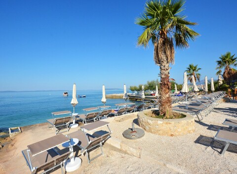 Chorvátsko: Split priamo pri súkromnej pláži v Hoteli Jona Split **** s raňajkami, bazénom, saunou a fitness