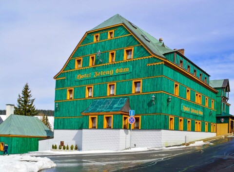 Krušné hory v srdci Božieho Daru v Hoteli Zelený Dům *** s polpenziou a zapožičaním Nordic Walking pali