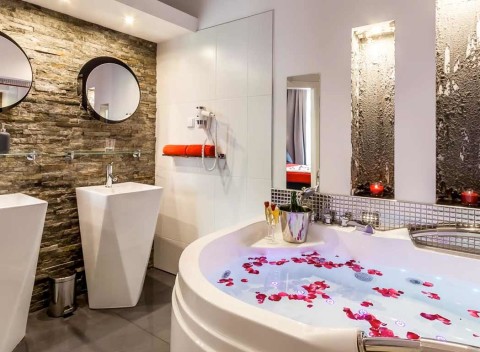 Dokonalý pobyt v luxusnom penzióne Komorowski Luxury Guest Rooms v centre Krakowa s raňajkami.