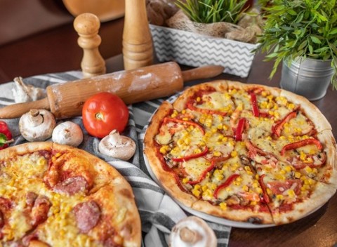 Výborná pizza podľa vlastného výberu z 13 druhov v príjemnom EWAS Restaurant.