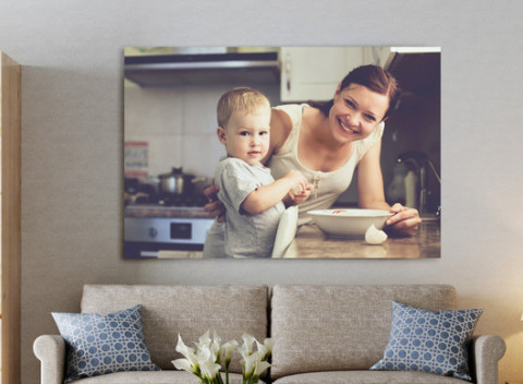 Tlač fotografií na plátno. Nemusíte svoje najkrajšie spomienky vešať na klinec doslova. Stačí si ich zavesiť na stenu.