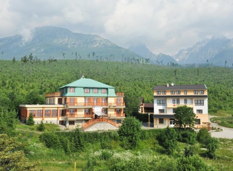 Vysoké Tatry v Miramonti Resorte s polpenziou, saunou, električkou a vínom.