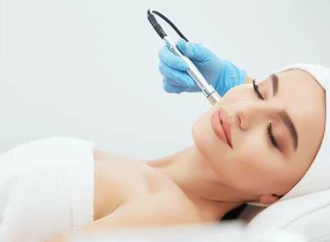 Ošetrenia pleti jedinečným chemickým peelingom BioRePeelCl3