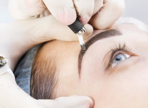 Permanentný make up obočia vláskovou metódou - microblading alebo očné linky bezbolestne.