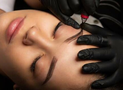 Púdrové tetovanie obočia Powder Brows pre najprirodzenejší výsledok s ombré efektom