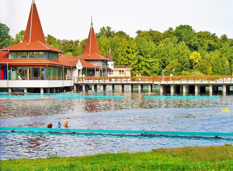 Pohoda pri jazere Hévíz v príjemnej vile s raňajkami a ďalšími zľavami + platnosť až do júna 2019.