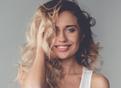 Oživenie vlasov exkluzívnou 4-krokovou rekonštrukčnou terapiou K-PAK JOICO.