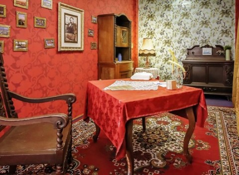 Úniková hra Tajomstvo Julesa Verna. Rozlúštite všetky záhady a tajomstvá a poriadne sa zabavte!