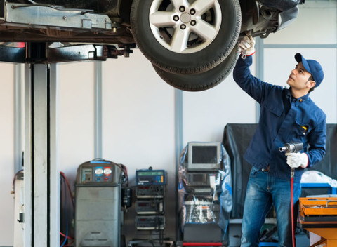Kompletná kontrola a servis vozidla.  Zverte ho do rúk profesionálov z Legas Auto.