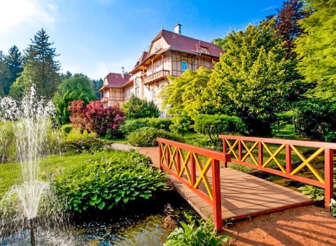 Luhačovice: Penzión Hubert s raňajkami, bazénom a prehliadkou pražiarne.